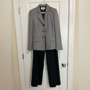 Women’s Le Suit Suit
